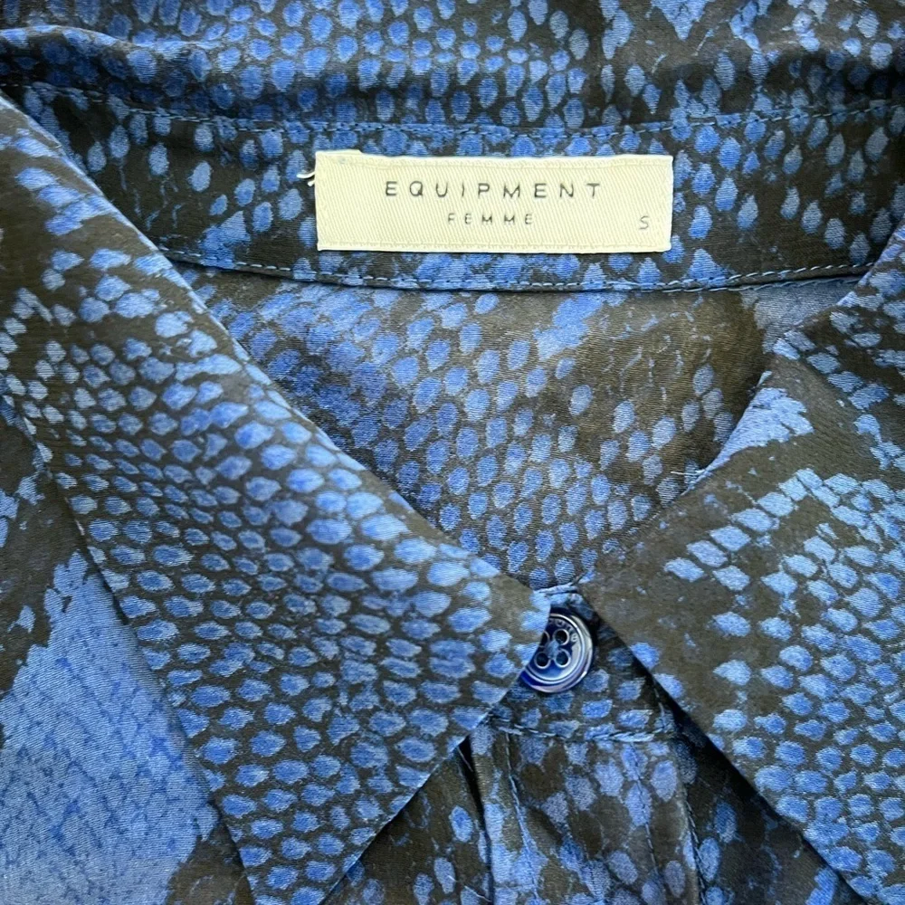 Equipment Femme Blue Ombre Snakeprint Silk Button Down Shirt size small - Picture 2 of 5